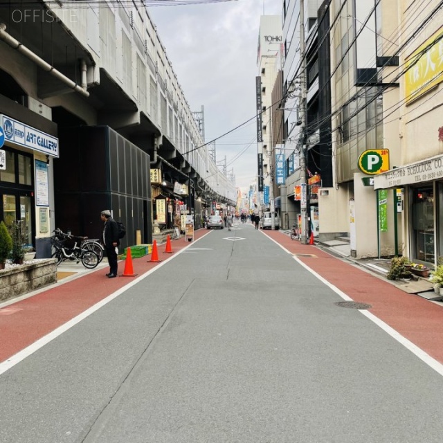 KHビル ビル前面道路