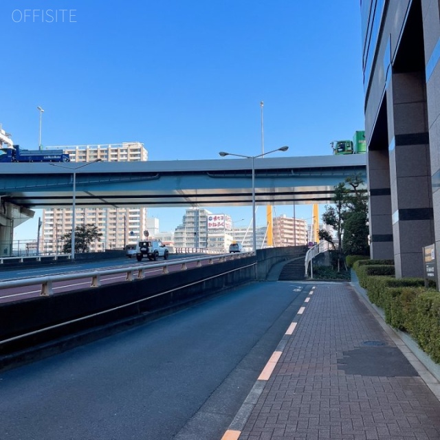 住友不動産浜町ビル 前面は新大橋通り沿い