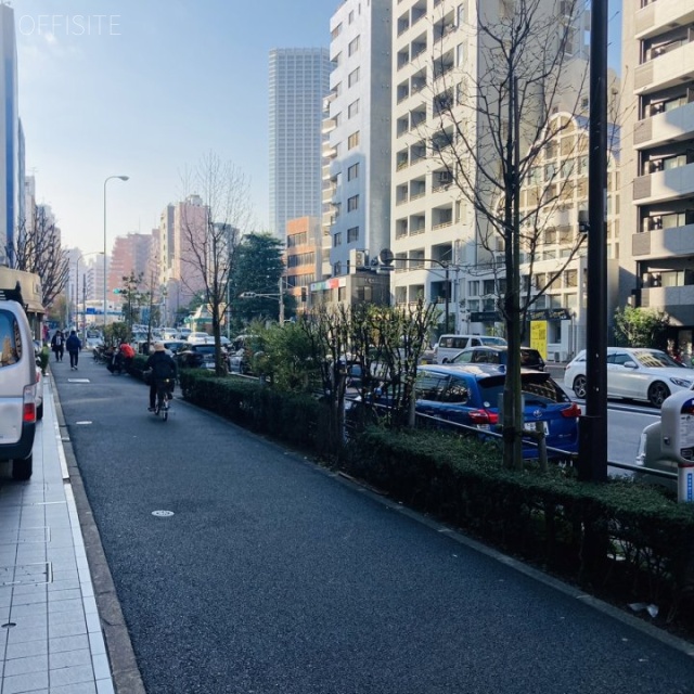 べルックス新宿ビルⅡ ビル前面道路