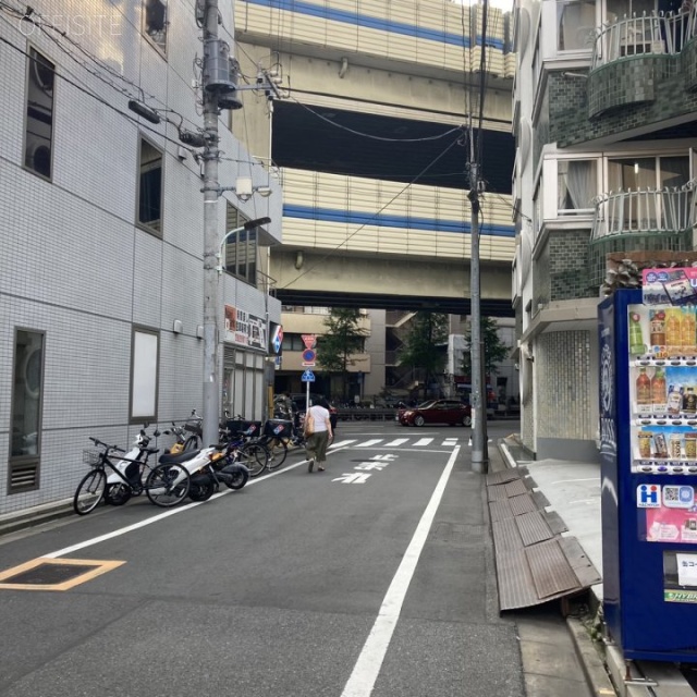 麻布CCビル ビル前面道路