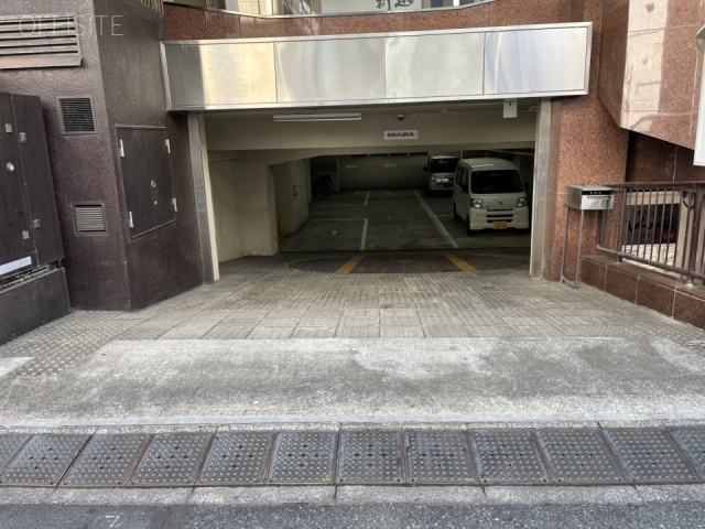 久米ビル 駐車場