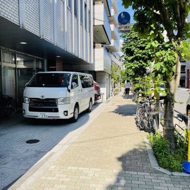 鈴和ビル ビル前面道路