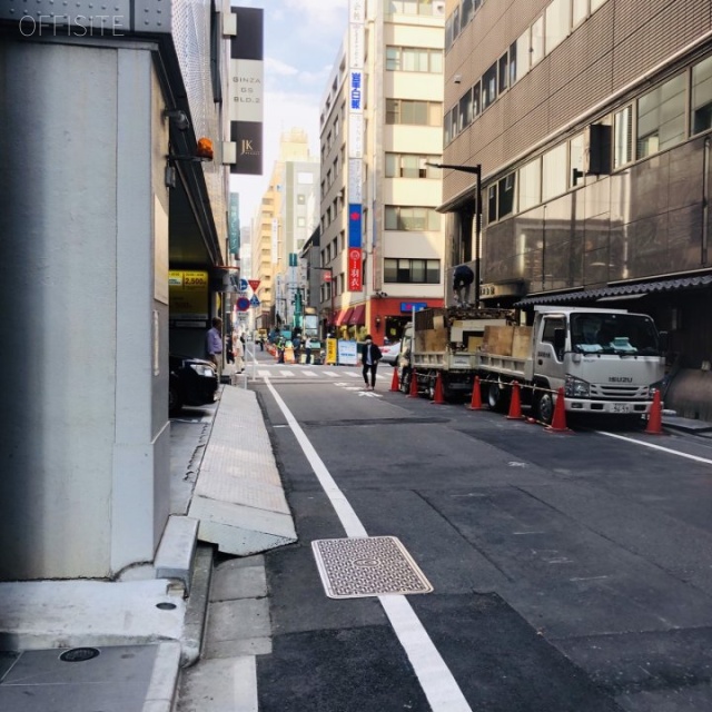 銀座露木ビル ビル前面道路