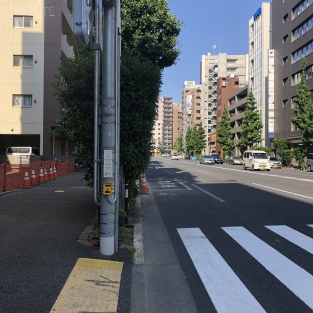青木ビル　ビル前面道路