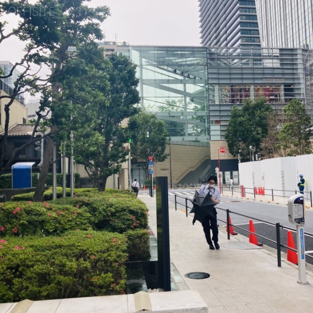 NTT虎ノ門ビル ビル前面道路
