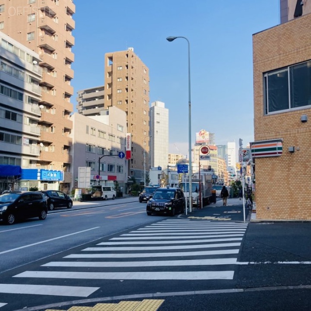 べルックス新宿ビルⅡ ビル前面道路