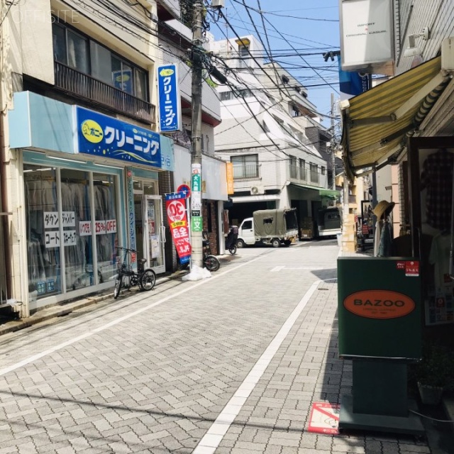 飯田屋ビル ビル前面道路