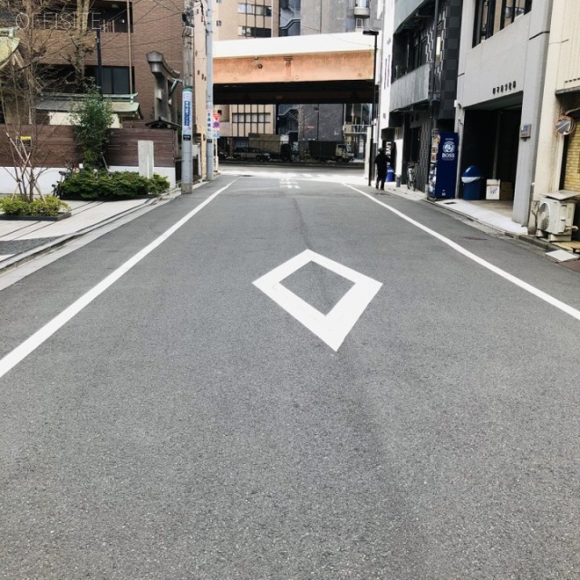 安岡ビル ビル前面道路