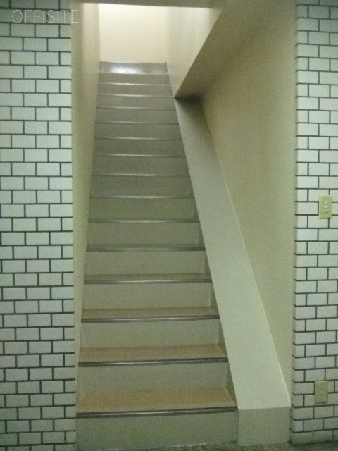 渡辺ビル 階段