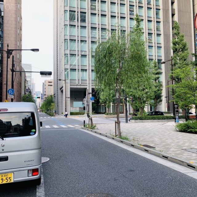 松岡八重洲ビル ビル前面道路