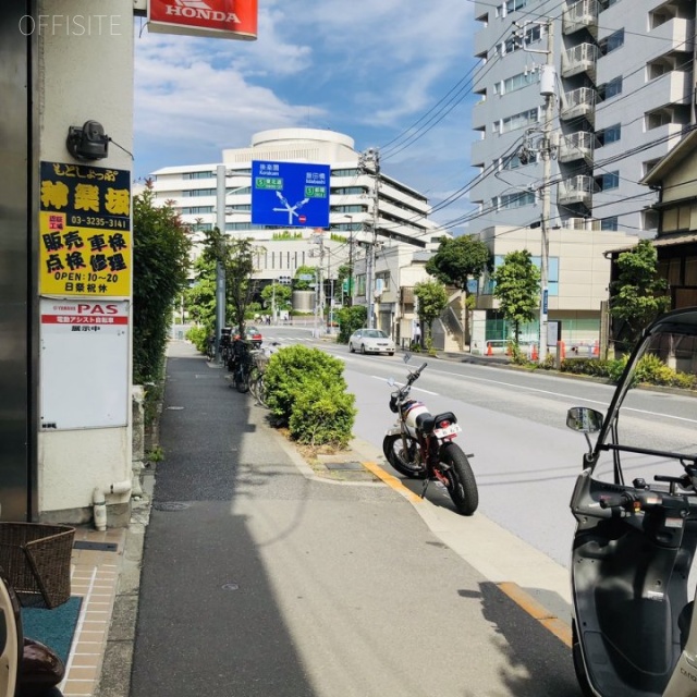 梅野産業ビル ビル前面道路