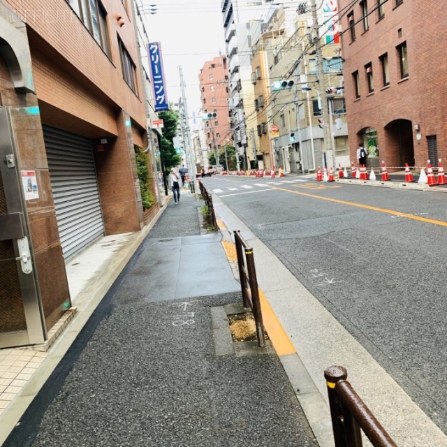 湯島MDビル ビル前面道路