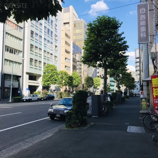 橋ビル ビル前面道路