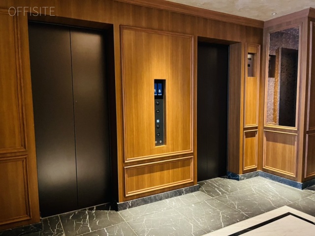 M Crest エントランス