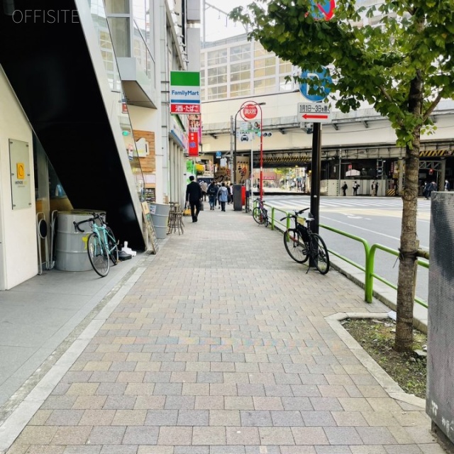 神田美須ビル ビル前面道路