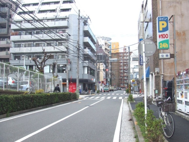 関内フレックスビル ビル前面道路