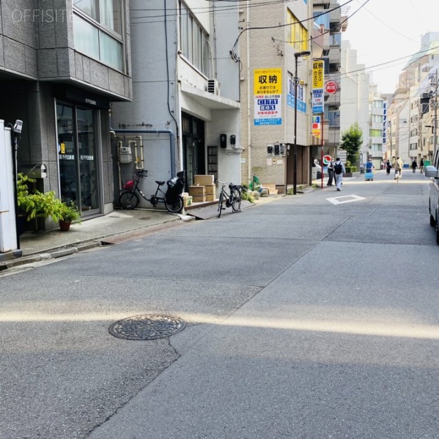 アヤティカビル ビル前面道路