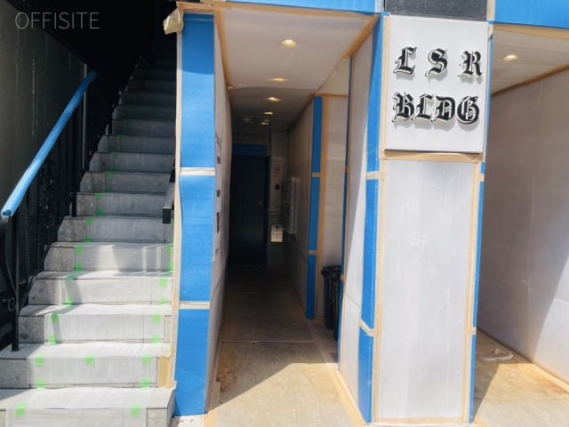 LSR BUILDINGビル　オフィスビル出入口