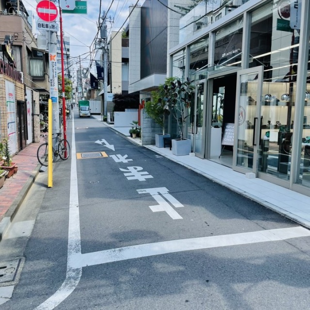 表参道391ビル ビル前面道路