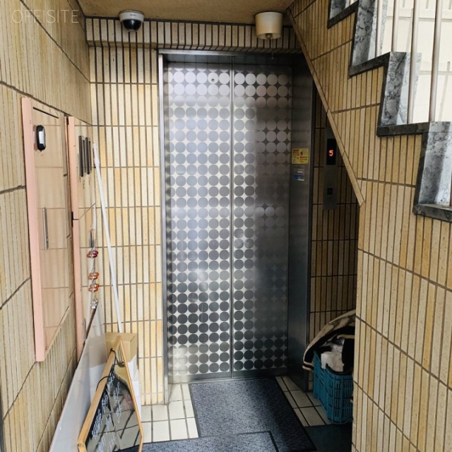 第1横島ビル エントランス