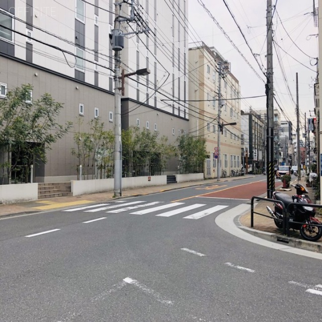 ラメゾン東京 ビル前面道路