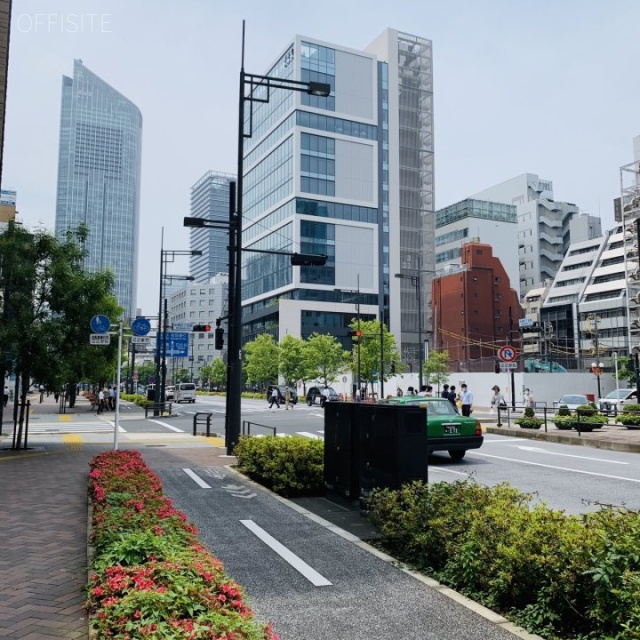 新正堂本店ビル ビル前面道路
