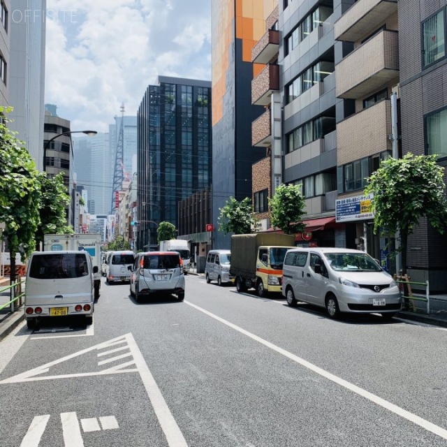 TAMA WOODY GATE SHIMBASHI ビル前面道路