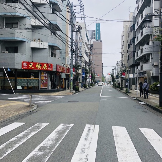 立川エフビル ビル前面道路