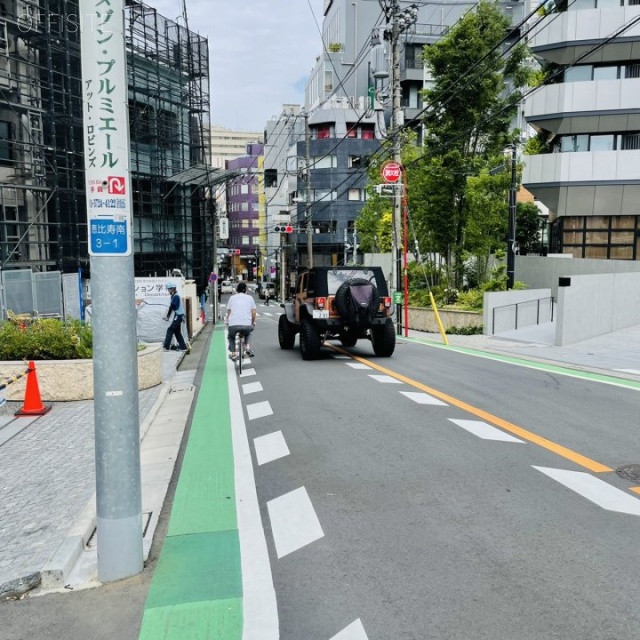 GRAN EBISU ビル前面道路