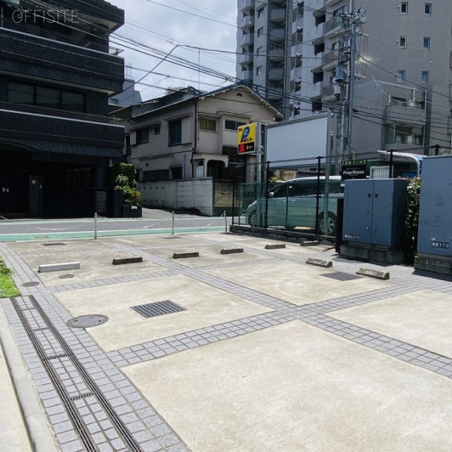 プライムメゾン本郷ビル 駐車場