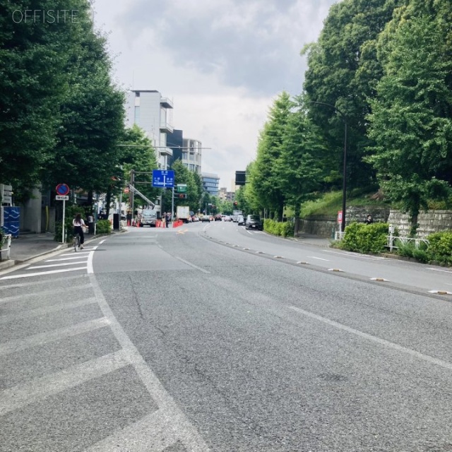 パークサイド山本館 ビル前面道路