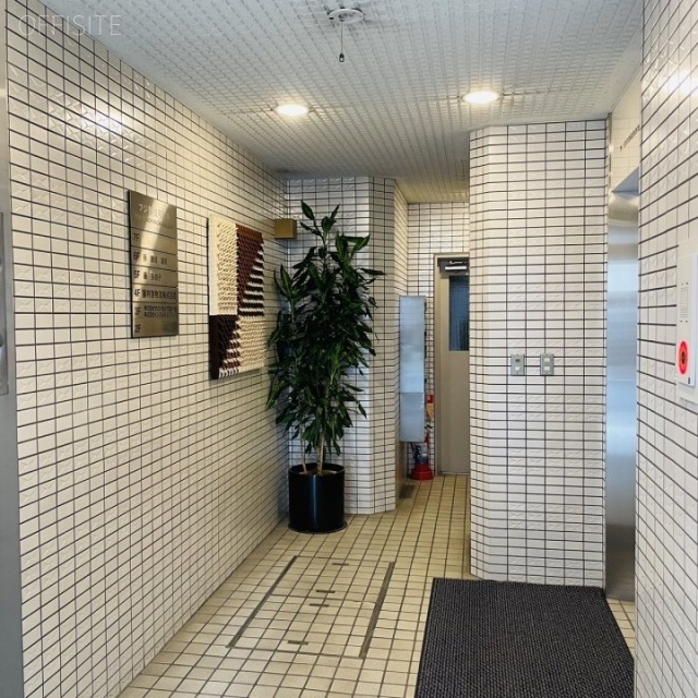 フジ御徒町ビル エントランス