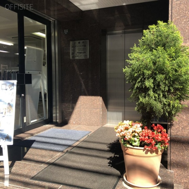 INビル エントランス