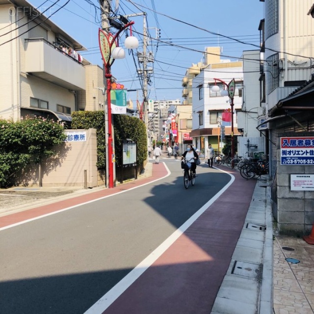 済生診療所 ビル前面道路