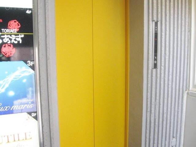 ファルコンビル エレベーター
