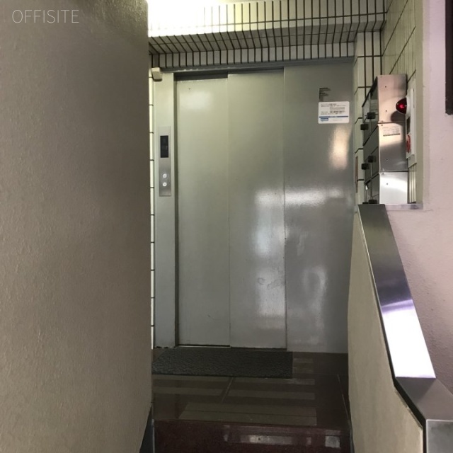 柏木片桐屋ビル エントランス
