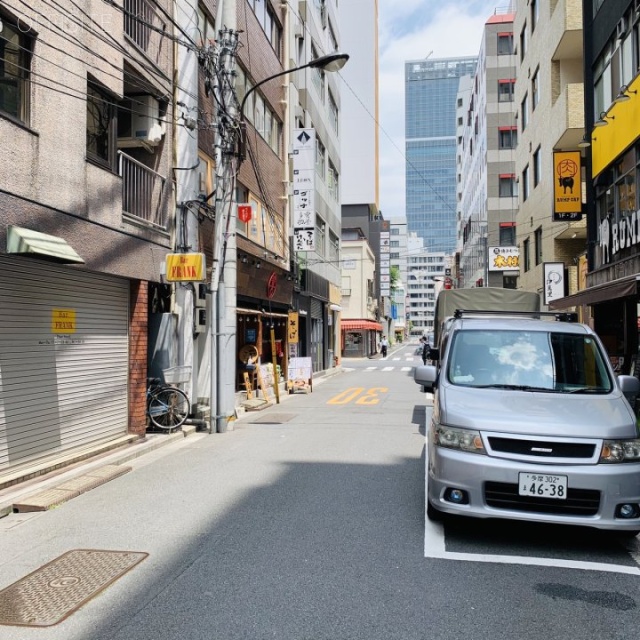 大興ビル ビル前面道路