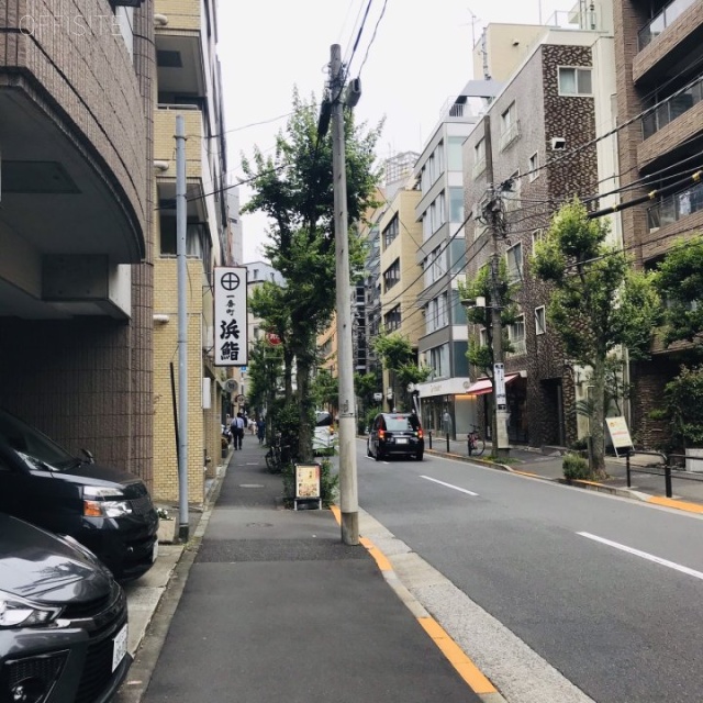 ラシーヌ一番町　ビル前面道路