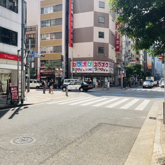 新橋二丁目ビル ビル前面道路