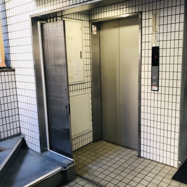 神保町渡東ビル エレベーター
