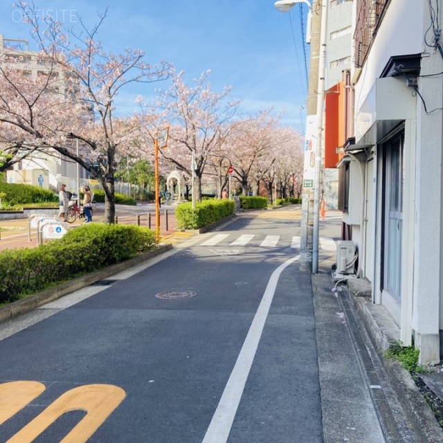 品川水神ビル ビル前面道路