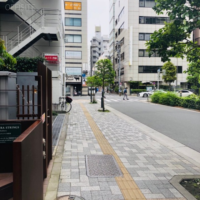 松孝商事ビル ビル前面道路