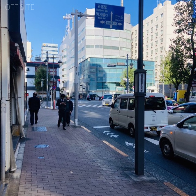 成田ビル 3階 28.03坪　ビル前面道路