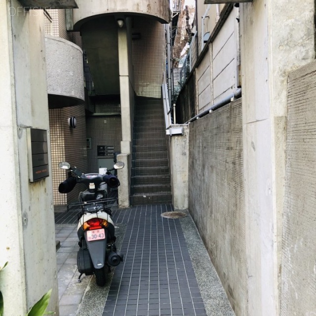 篠田ビル エントランス
