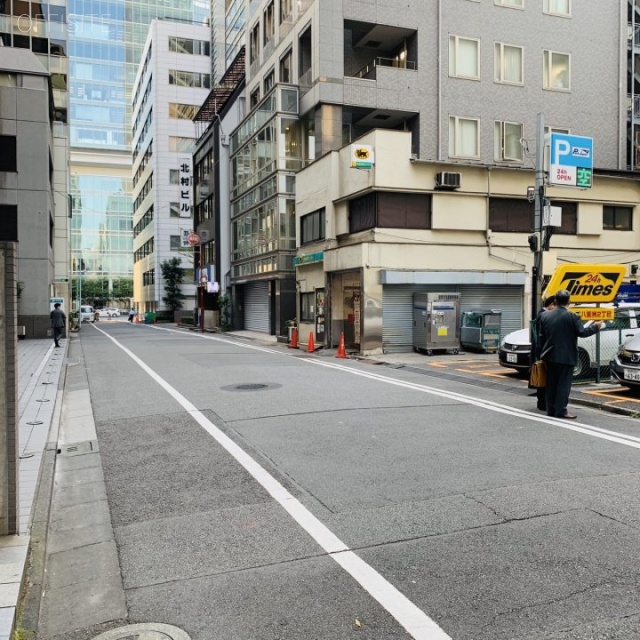 八重洲旭ビル　ビル前面道路