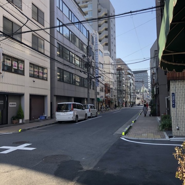 清水ビル　ビル前面道路