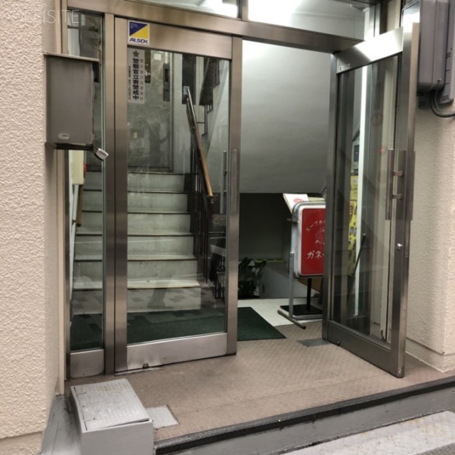 鴻盟社ビル エントランス