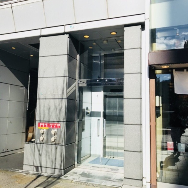 クローバー青山・ONE エントランス