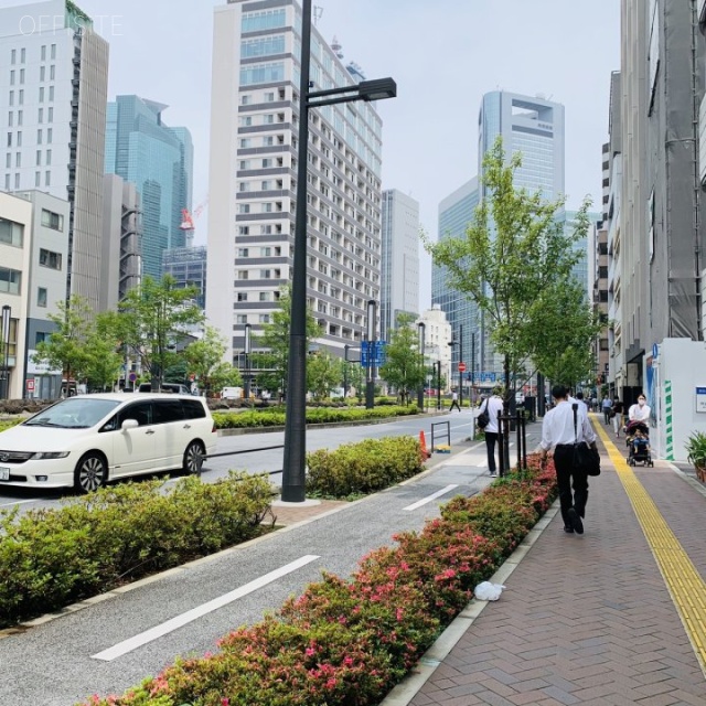新正堂本店ビル ビル前面道路