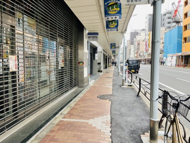 浅草SPビル　前面歩道